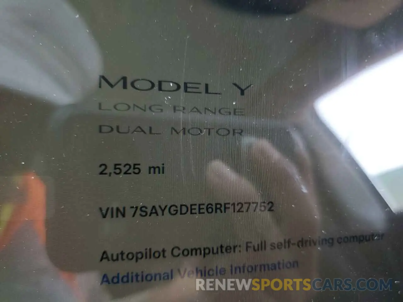 9 Photograph of a damaged car 7SAYGDEE6RF127752 TESLA MODEL Y 2024