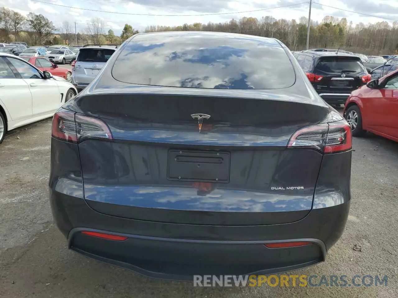 6 Photograph of a damaged car 7SAYGDEE6RF161464 TESLA MODEL Y 2024