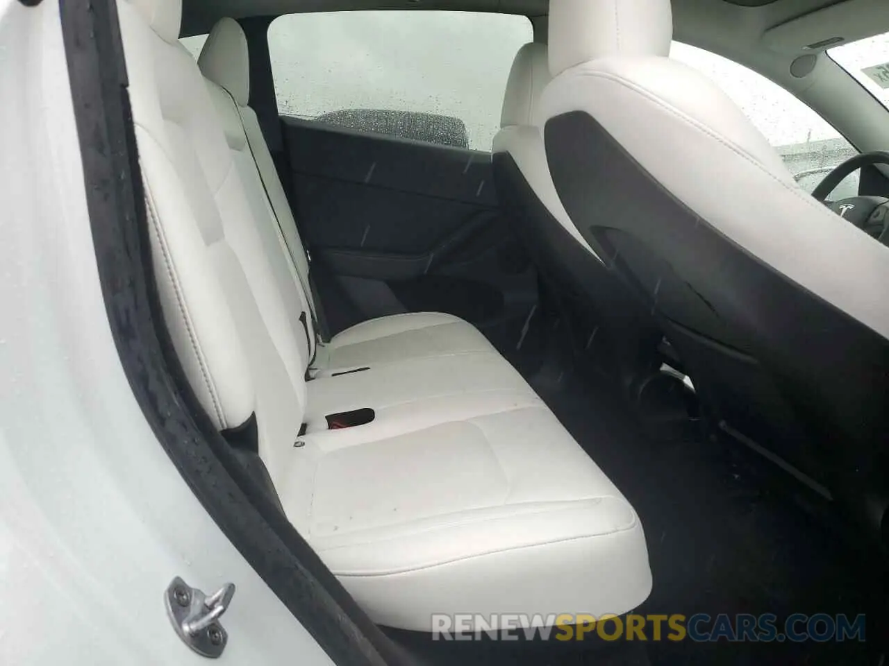10 Photograph of a damaged car 7SAYGDEE6RF162372 TESLA MODEL Y 2024