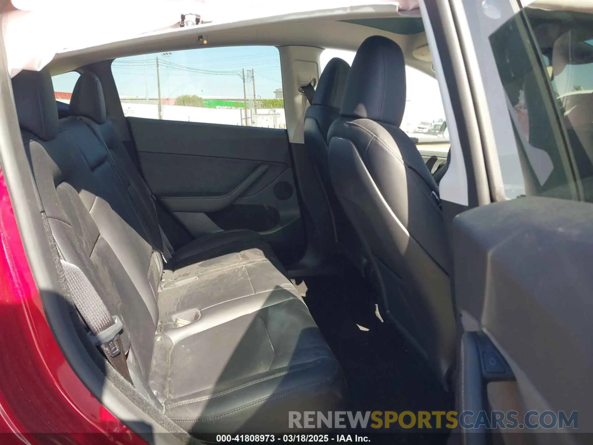 8 Photograph of a damaged car 7SAYGDEE6RF190947 TESLA MODEL Y 2024