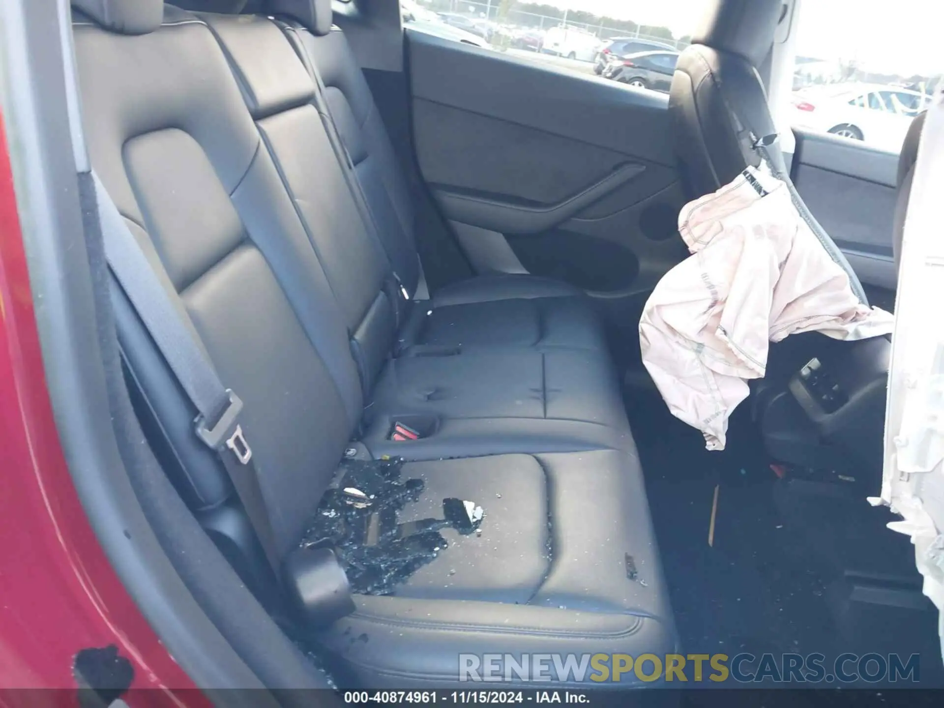 8 Photograph of a damaged car 7SAYGDEE6RF988624 TESLA MODEL Y 2024
