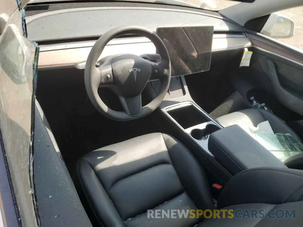 8 Photograph of a damaged car 7SAYGDEE7PF785495 TESLA MODEL Y 2024