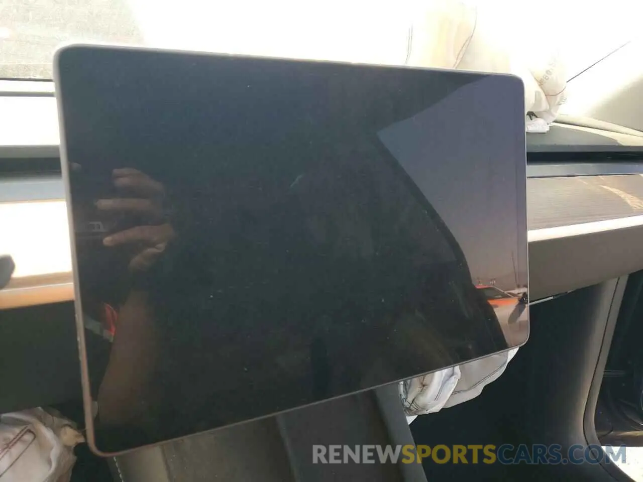 9 Photograph of a damaged car 7SAYGDEE7RA214783 TESLA MODEL Y 2024