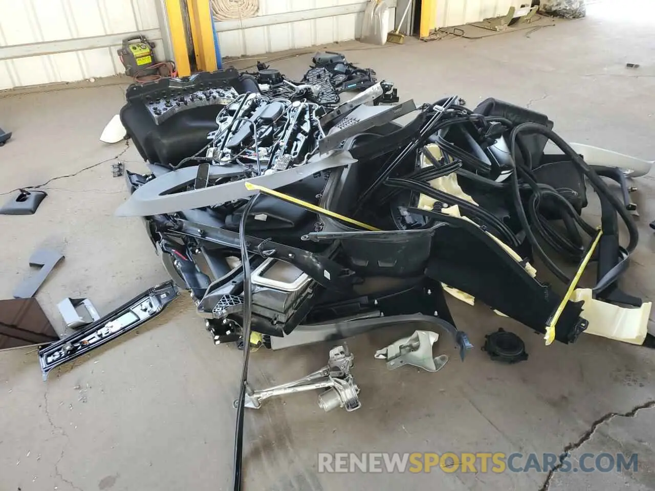 15 Photograph of a damaged car 7SAYGDEE7RA217991 TESLA MODEL Y 2024