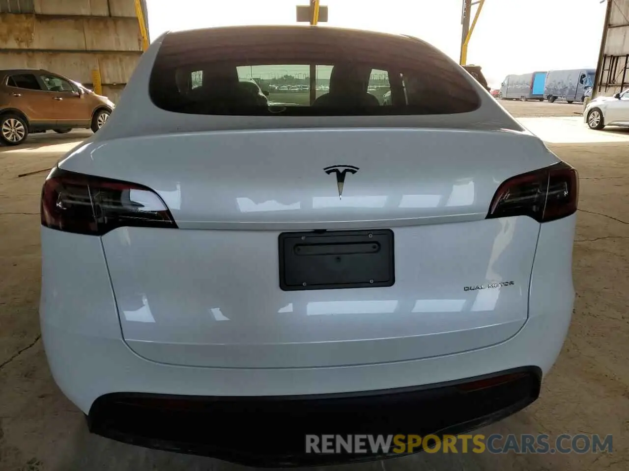 6 Photograph of a damaged car 7SAYGDEE7RA217991 TESLA MODEL Y 2024