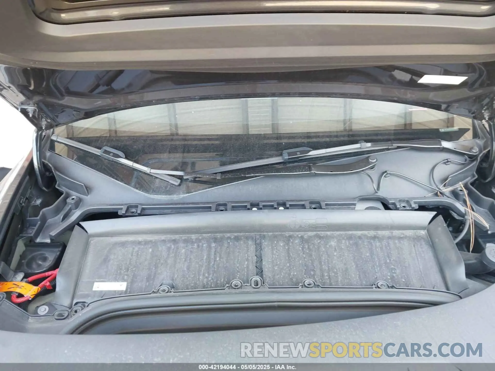 10 Photograph of a damaged car 7SAYGDEE7RA229591 TESLA MODEL Y 2024