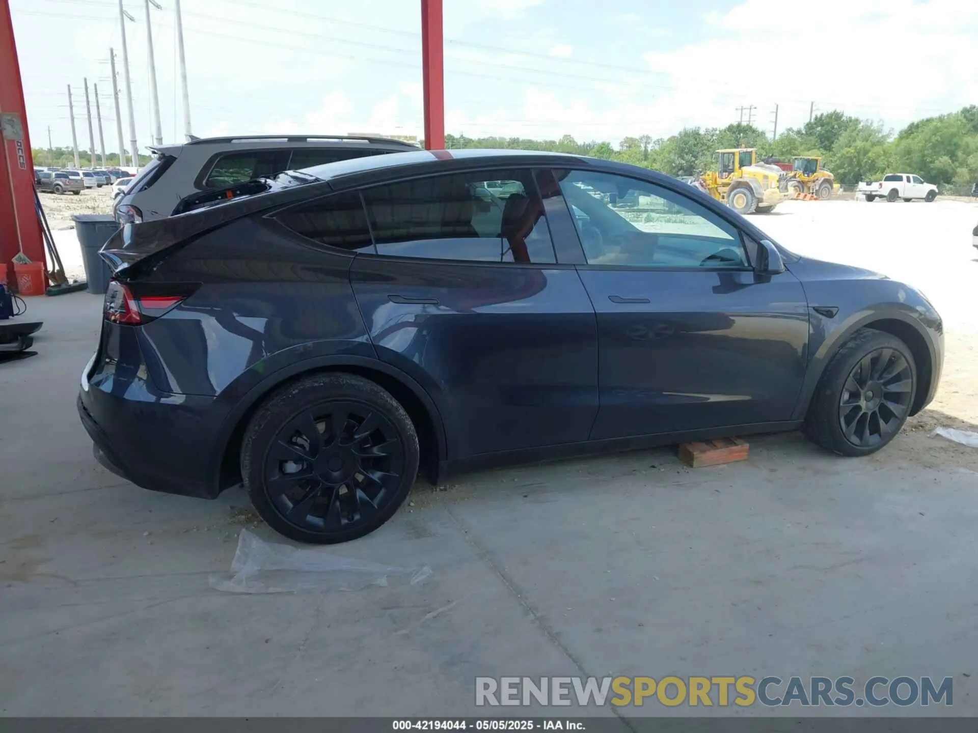 13 Photograph of a damaged car 7SAYGDEE7RA229591 TESLA MODEL Y 2024