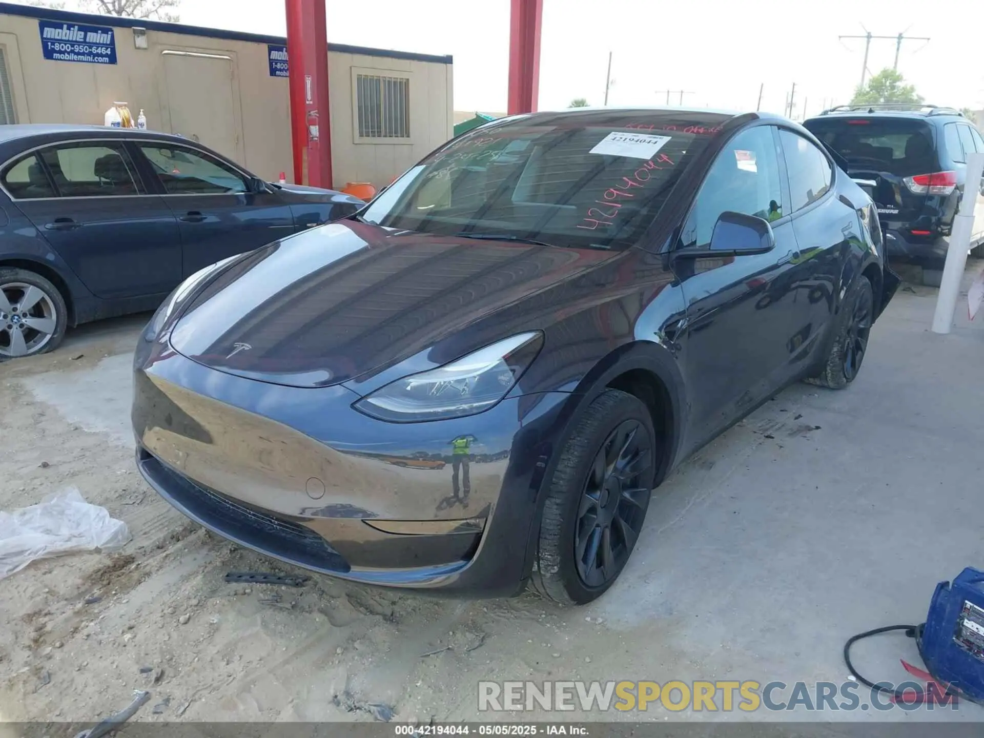 2 Photograph of a damaged car 7SAYGDEE7RA229591 TESLA MODEL Y 2024
