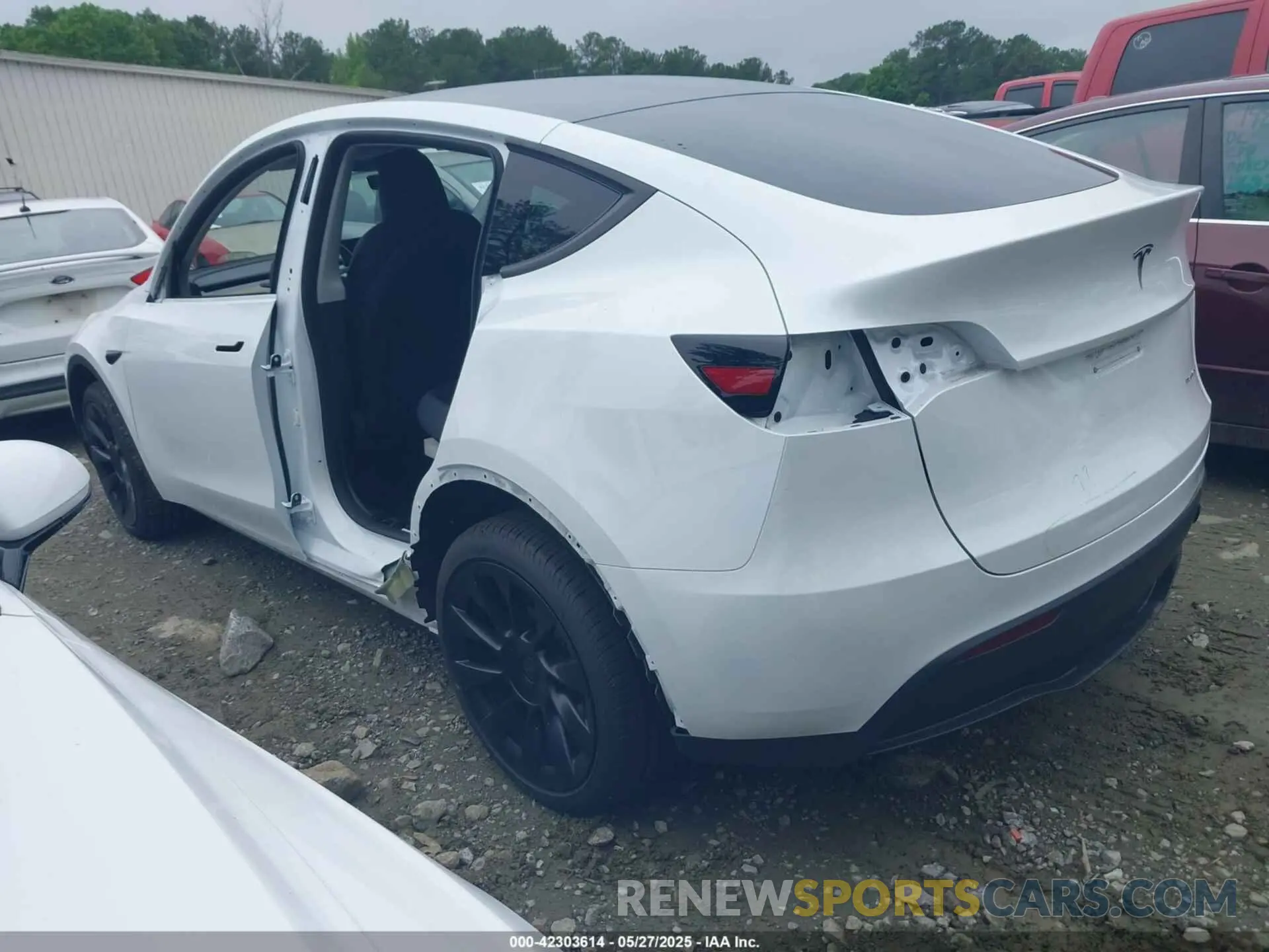 3 Photograph of a damaged car 7SAYGDEE7RA231373 TESLA MODEL Y 2024
