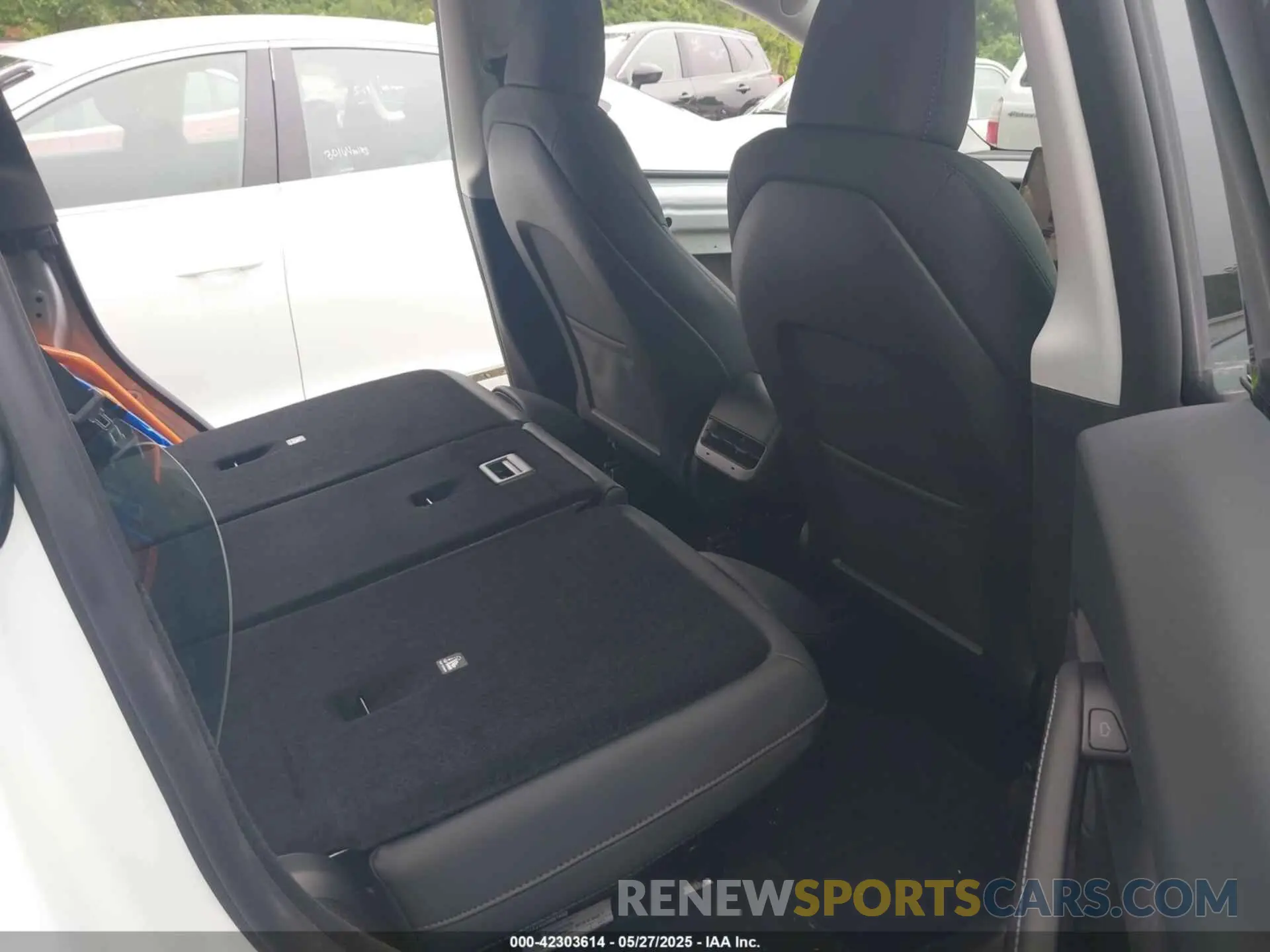 7 Photograph of a damaged car 7SAYGDEE7RA231373 TESLA MODEL Y 2024
