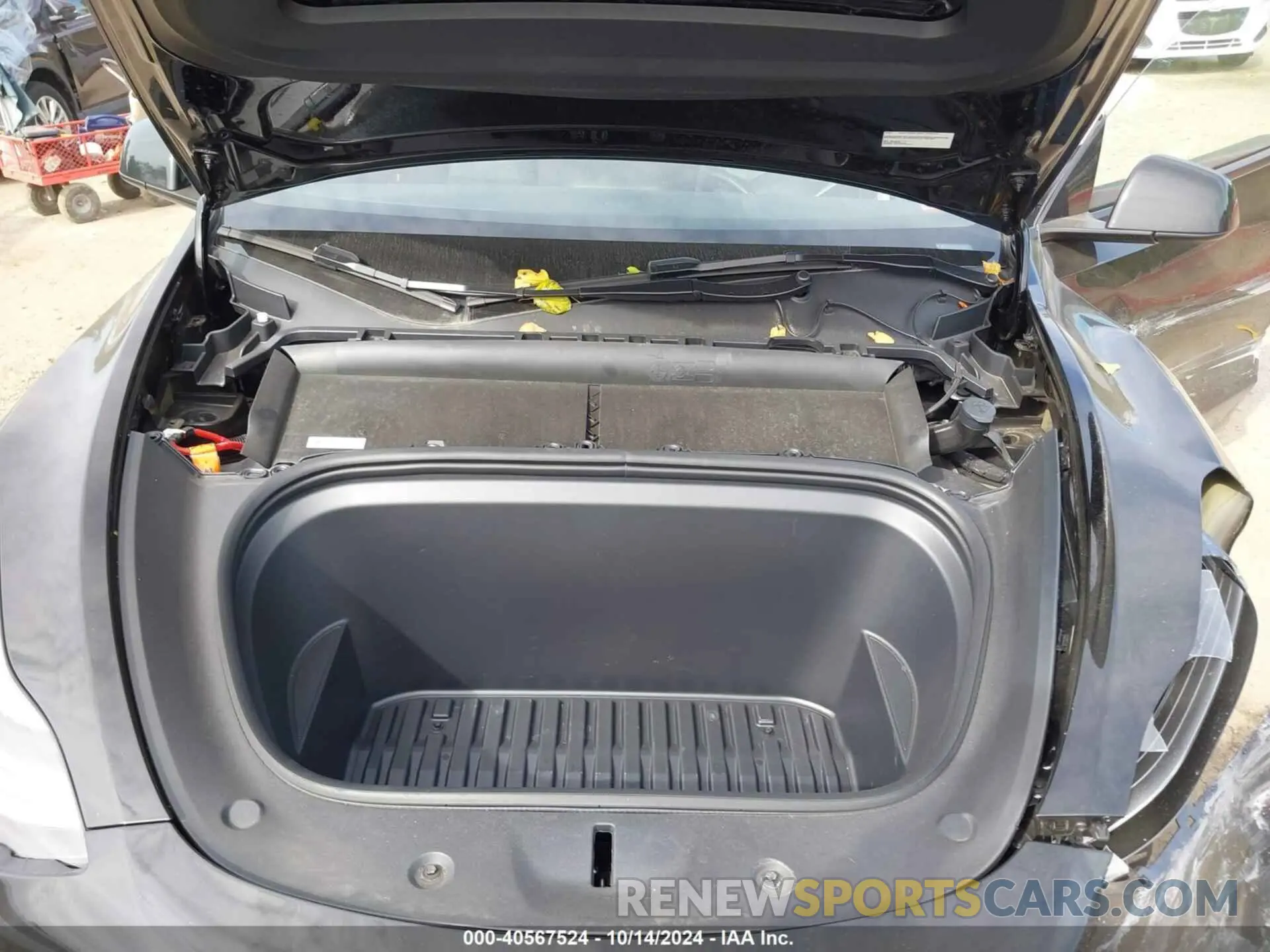 10 Photograph of a damaged car 7SAYGDEE7RA235097 TESLA MODEL Y 2024
