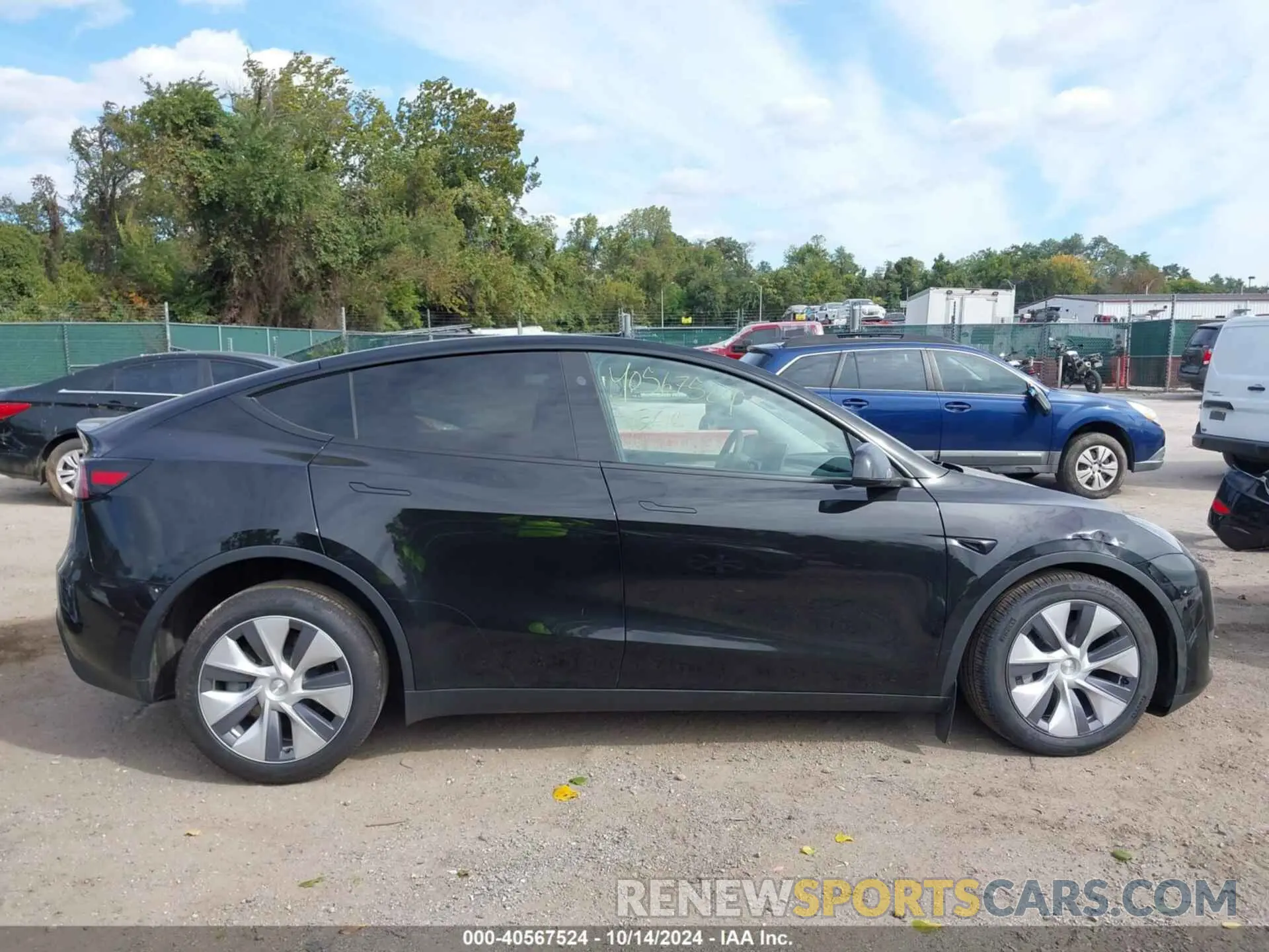 14 Photograph of a damaged car 7SAYGDEE7RA235097 TESLA MODEL Y 2024