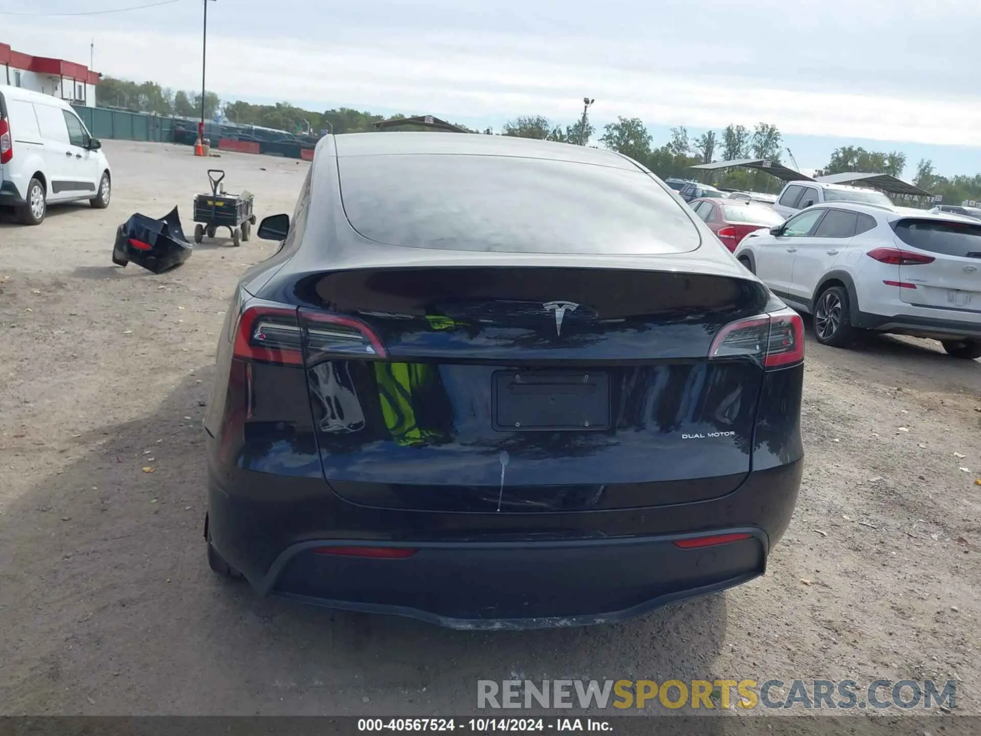 17 Photograph of a damaged car 7SAYGDEE7RA235097 TESLA MODEL Y 2024