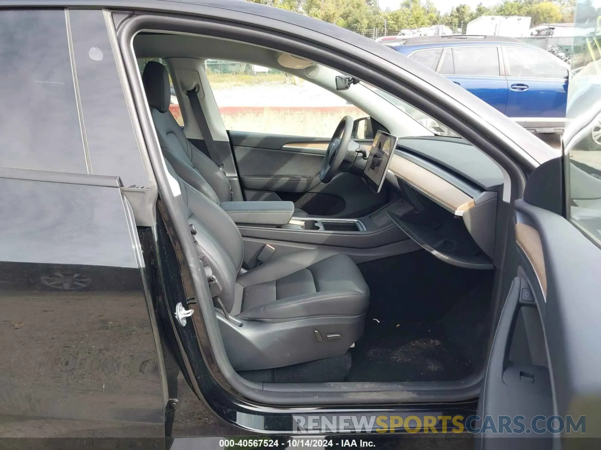 5 Photograph of a damaged car 7SAYGDEE7RA235097 TESLA MODEL Y 2024