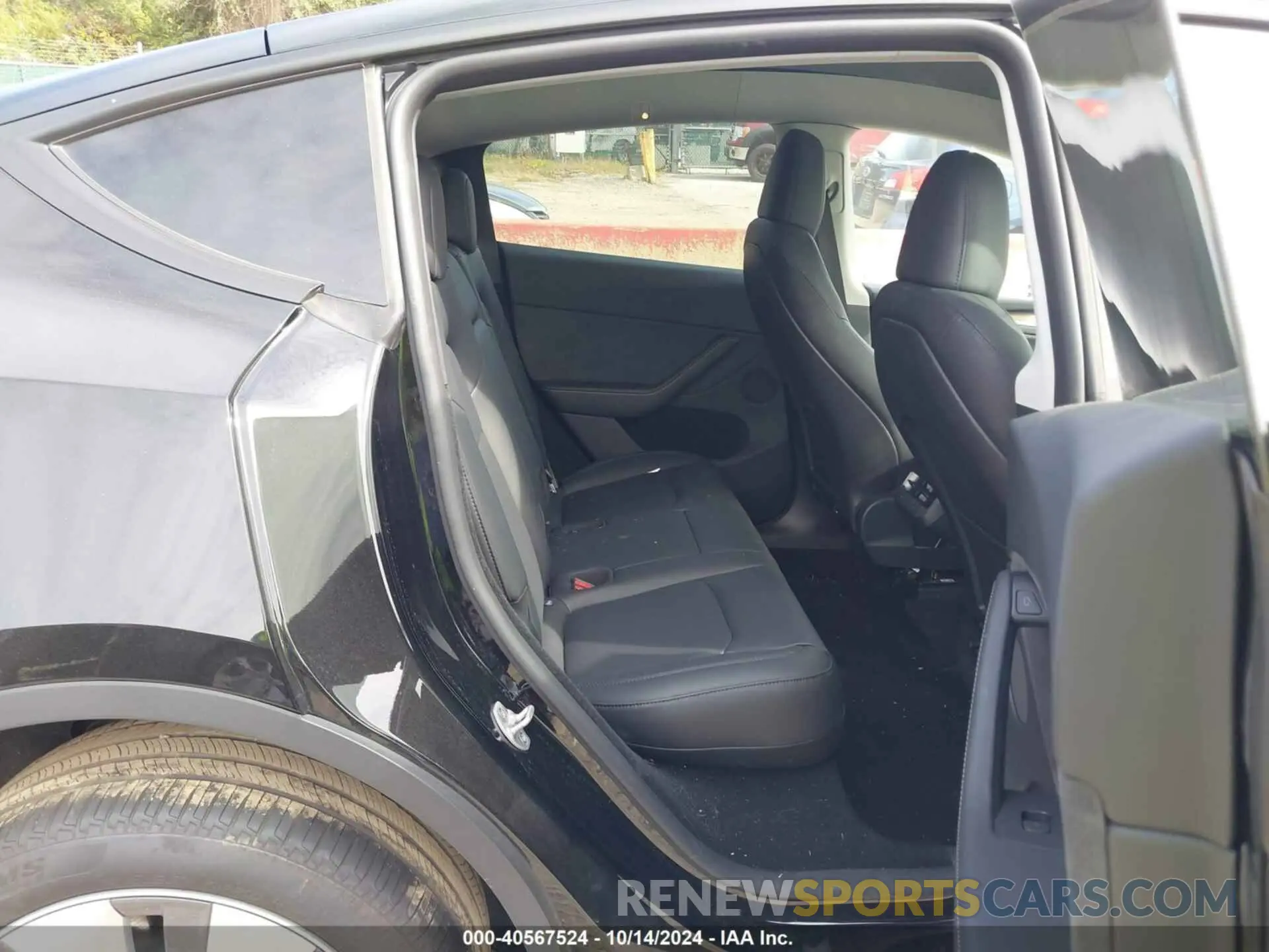 8 Photograph of a damaged car 7SAYGDEE7RA235097 TESLA MODEL Y 2024