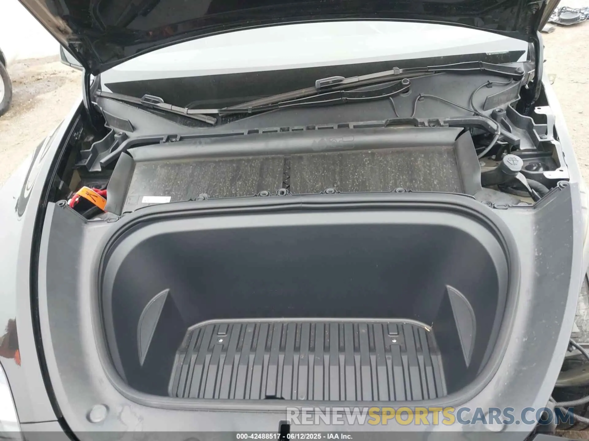 10 Photograph of a damaged car 7SAYGDEE7RA236864 TESLA MODEL Y 2024