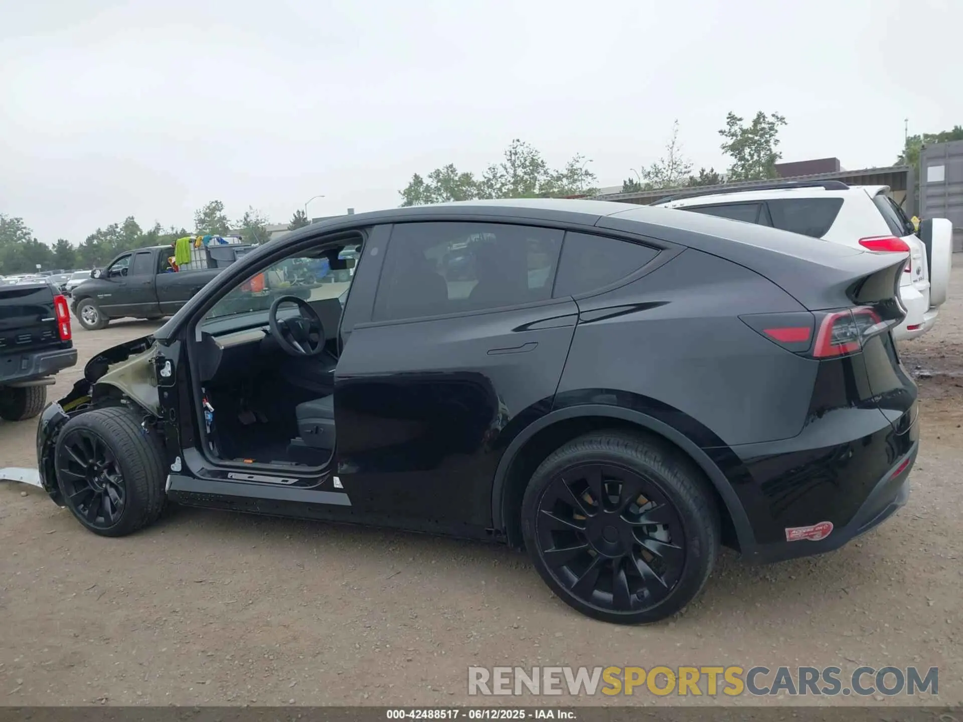 13 Photograph of a damaged car 7SAYGDEE7RA236864 TESLA MODEL Y 2024