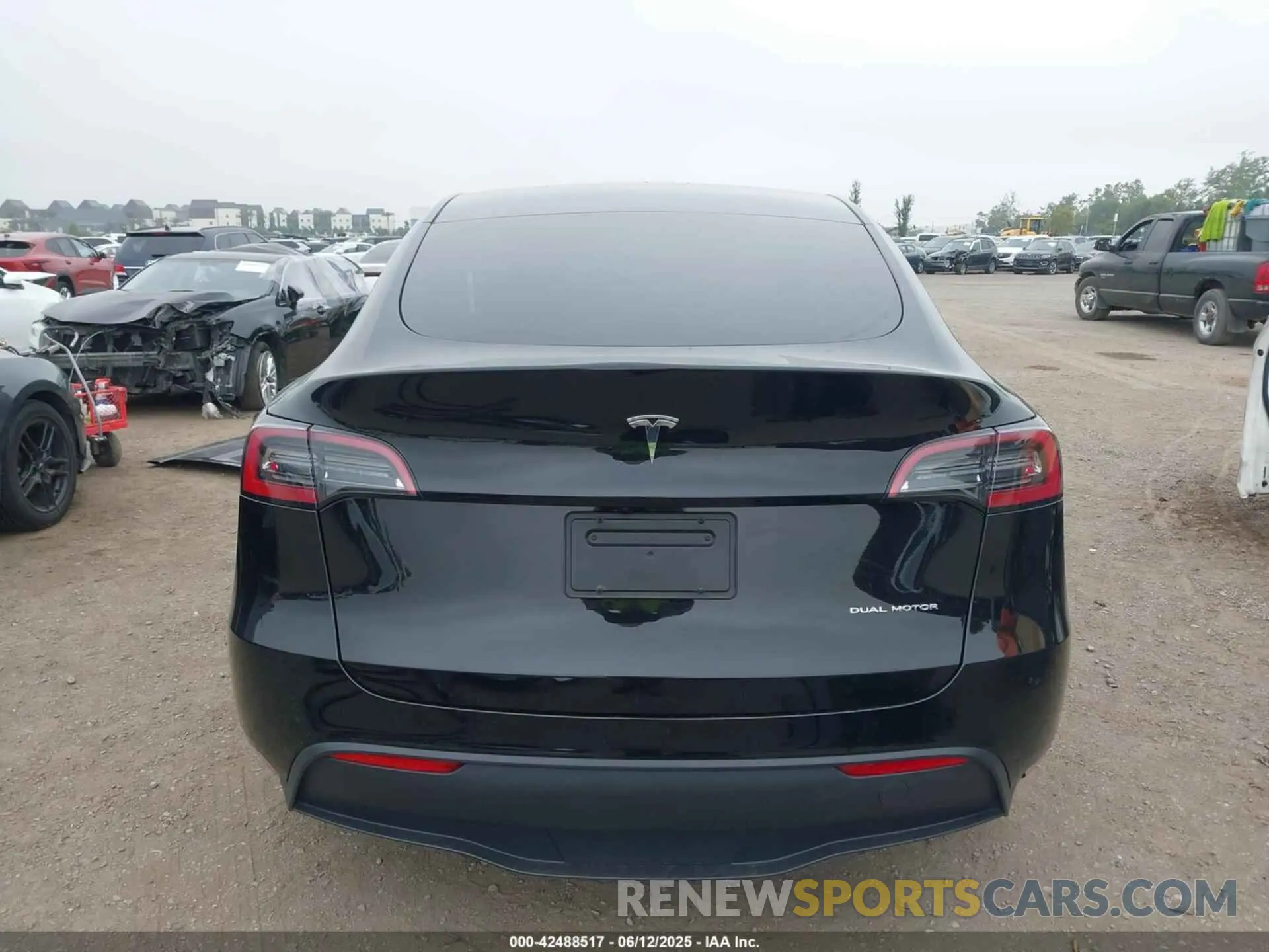 15 Photograph of a damaged car 7SAYGDEE7RA236864 TESLA MODEL Y 2024