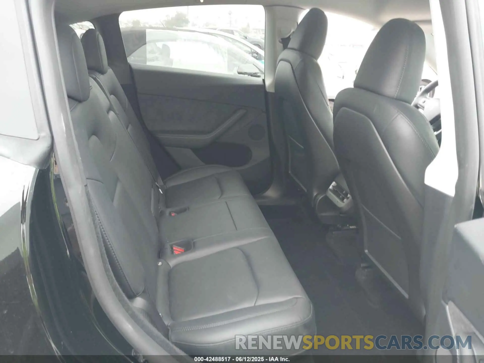 8 Photograph of a damaged car 7SAYGDEE7RA236864 TESLA MODEL Y 2024