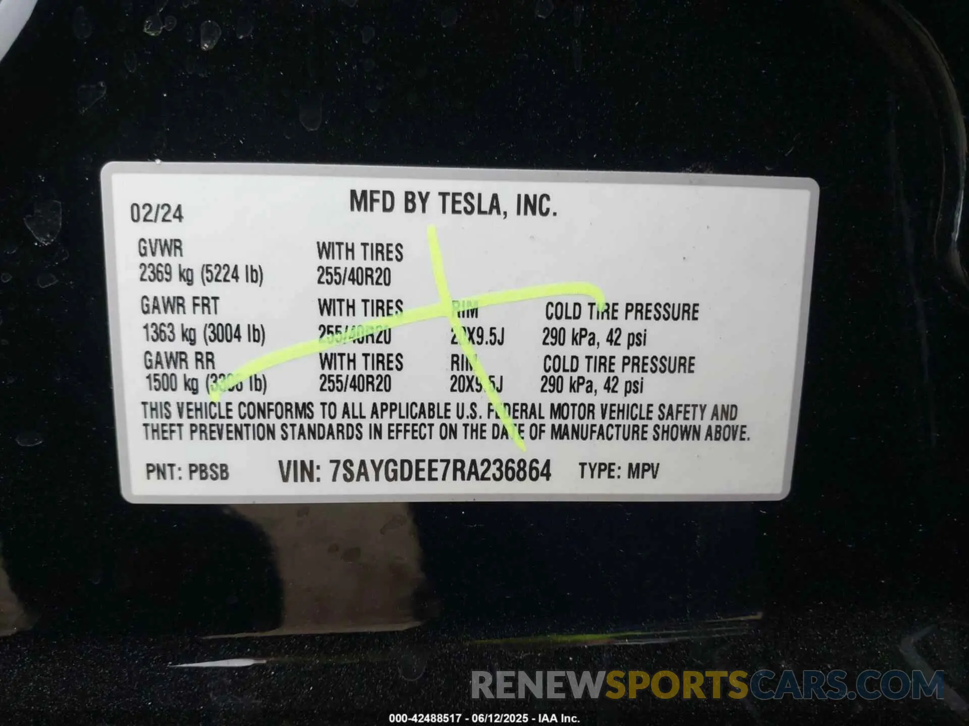 9 Photograph of a damaged car 7SAYGDEE7RA236864 TESLA MODEL Y 2024
