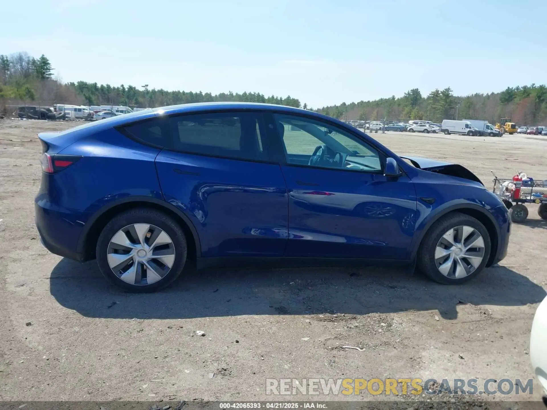 13 Photograph of a damaged car 7SAYGDEE7RA240977 TESLA MODEL Y 2024