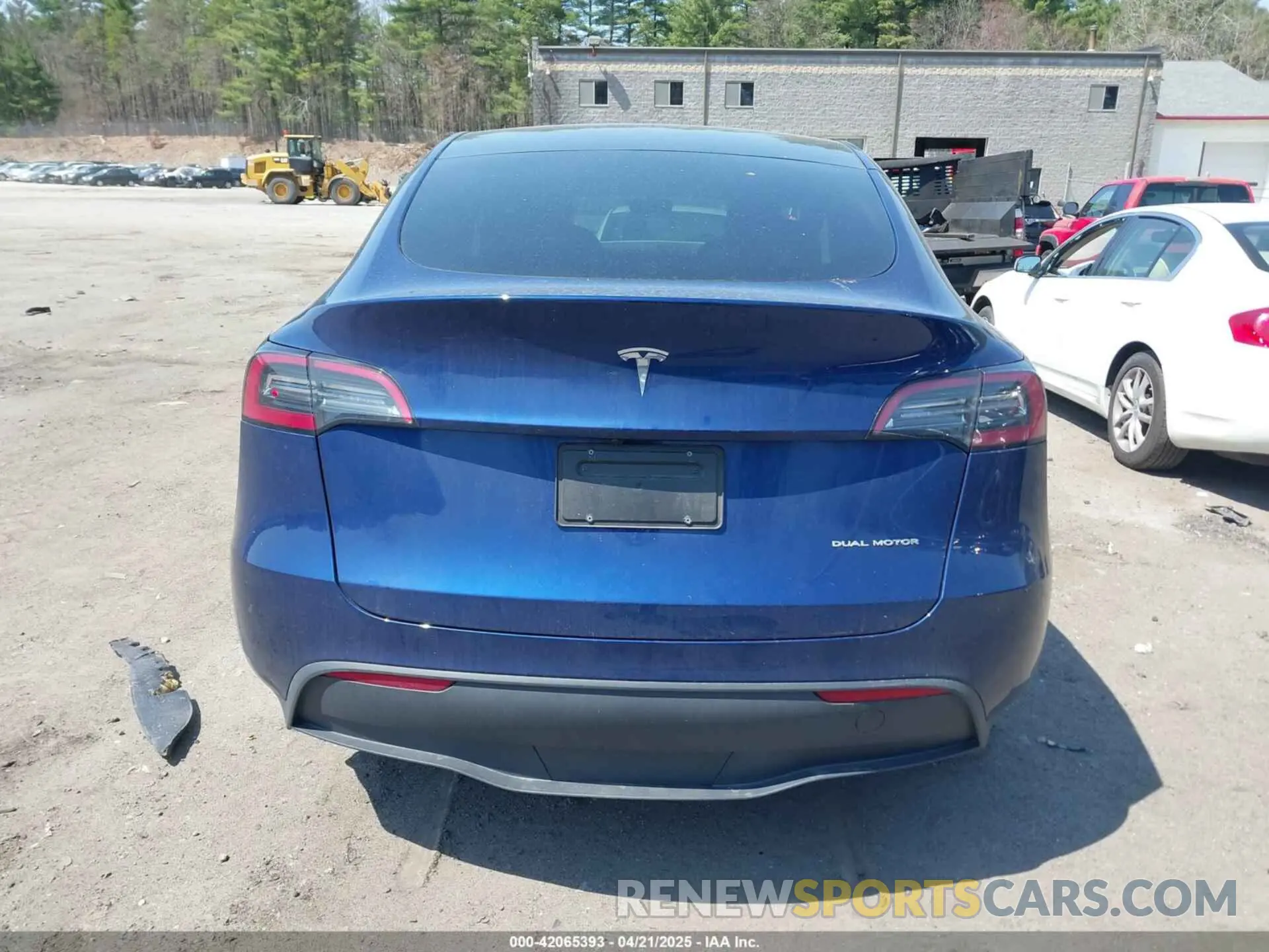 16 Photograph of a damaged car 7SAYGDEE7RA240977 TESLA MODEL Y 2024
