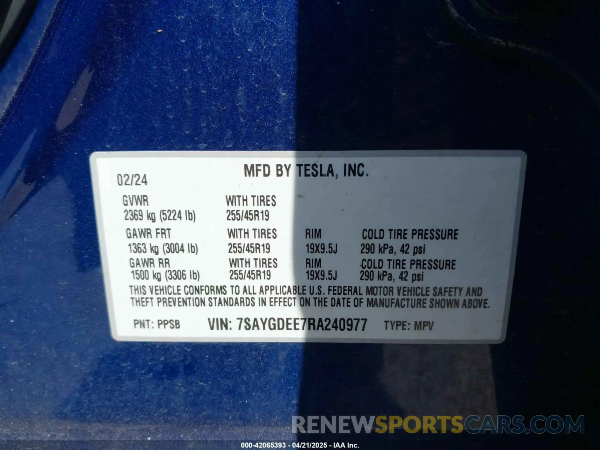 9 Photograph of a damaged car 7SAYGDEE7RA240977 TESLA MODEL Y 2024