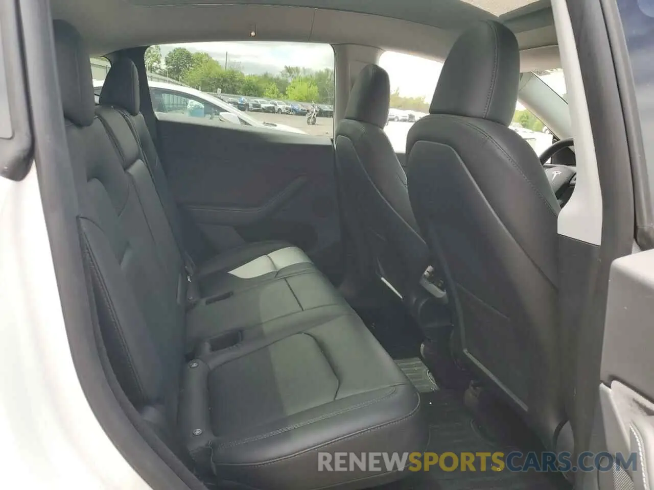 10 Photograph of a damaged car 7SAYGDEE7RA251624 TESLA MODEL Y 2024