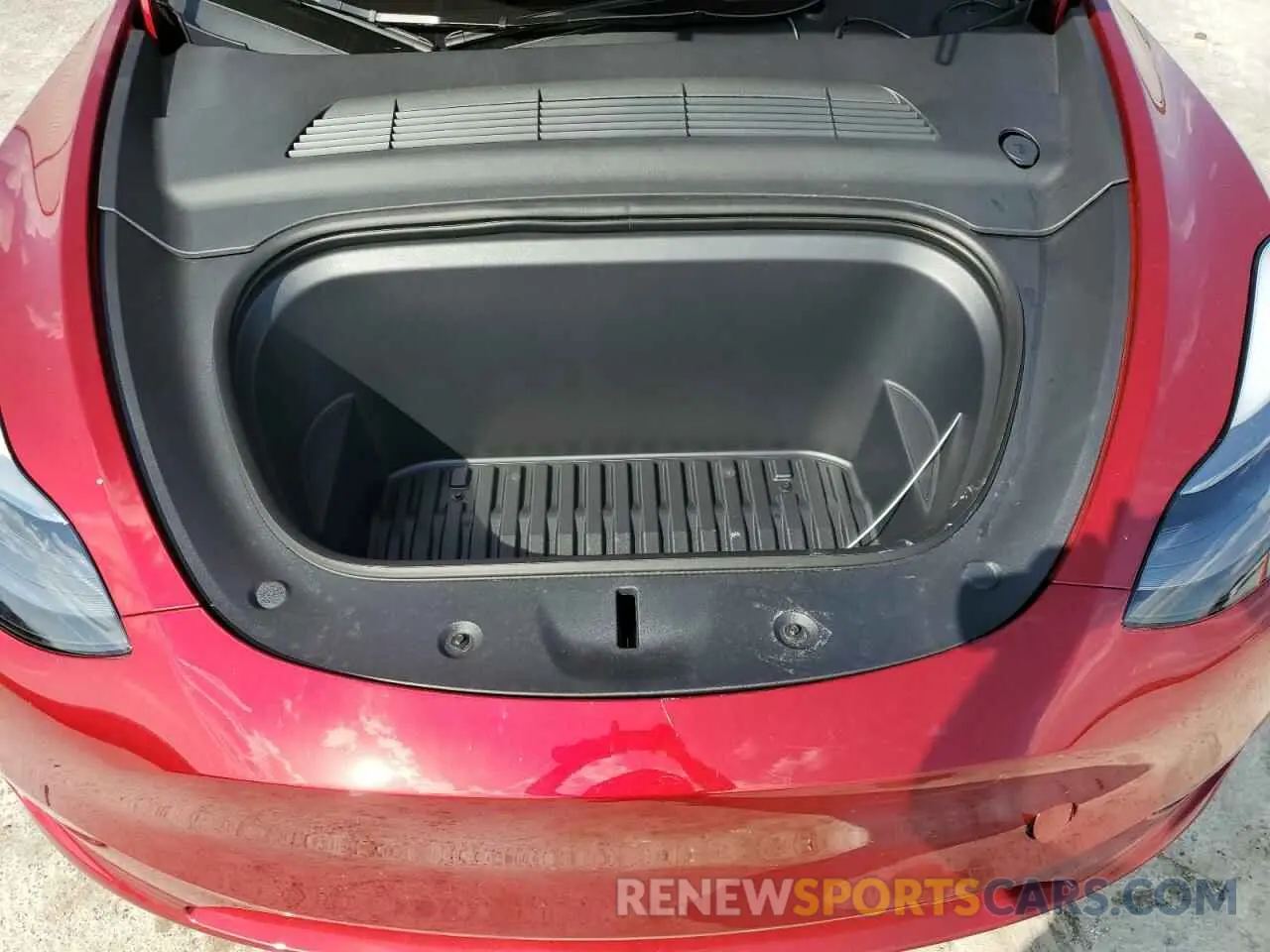 11 Photograph of a damaged car 7SAYGDEE7RA255513 TESLA MODEL Y 2024
