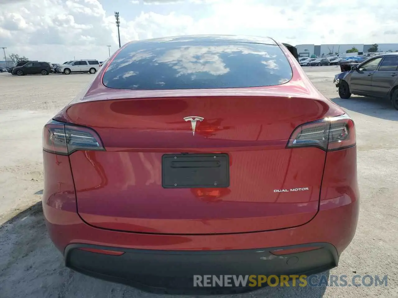 6 Photograph of a damaged car 7SAYGDEE7RA255513 TESLA MODEL Y 2024
