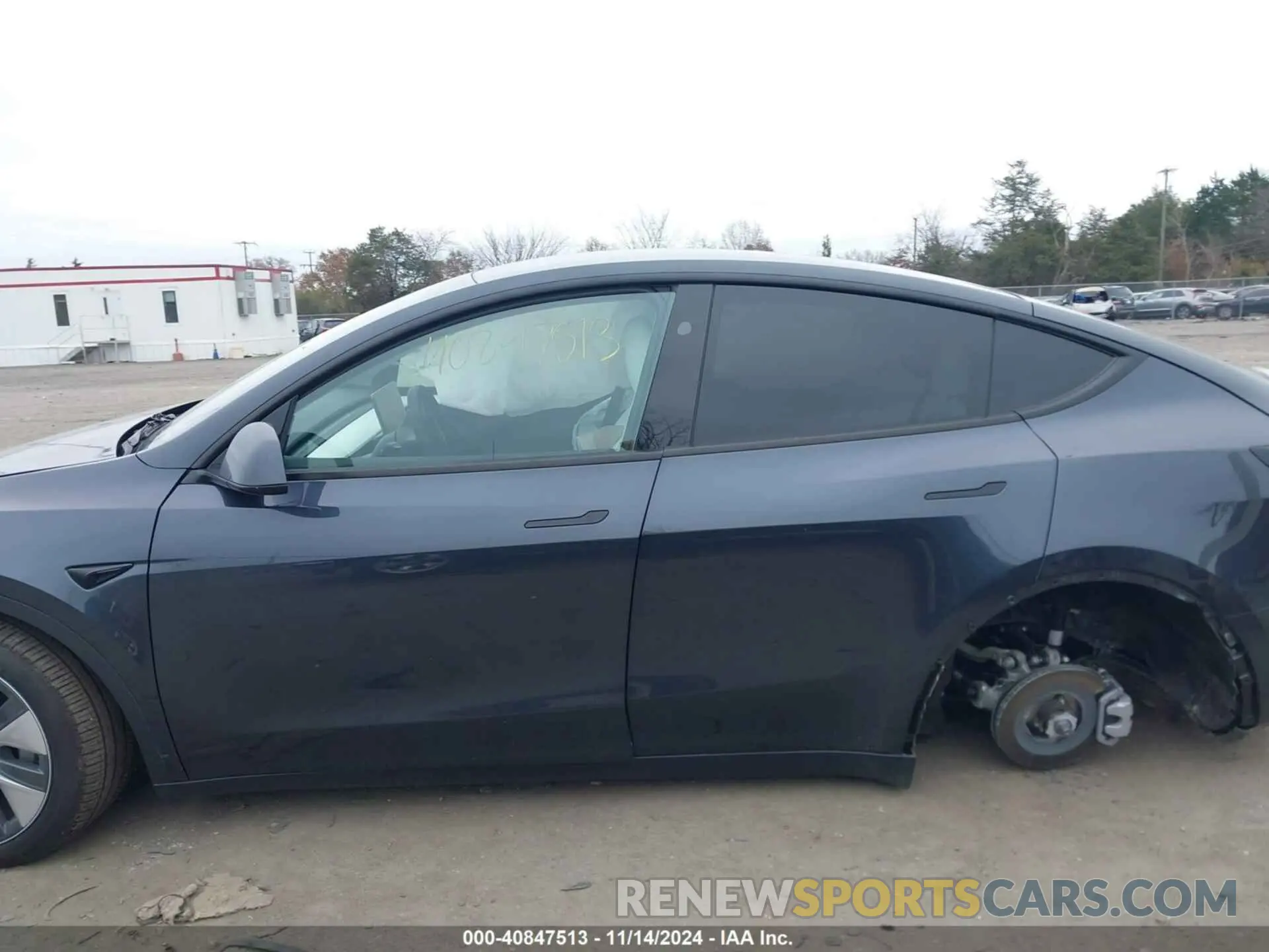 13 Photograph of a damaged car 7SAYGDEE7RA263739 TESLA MODEL Y 2024