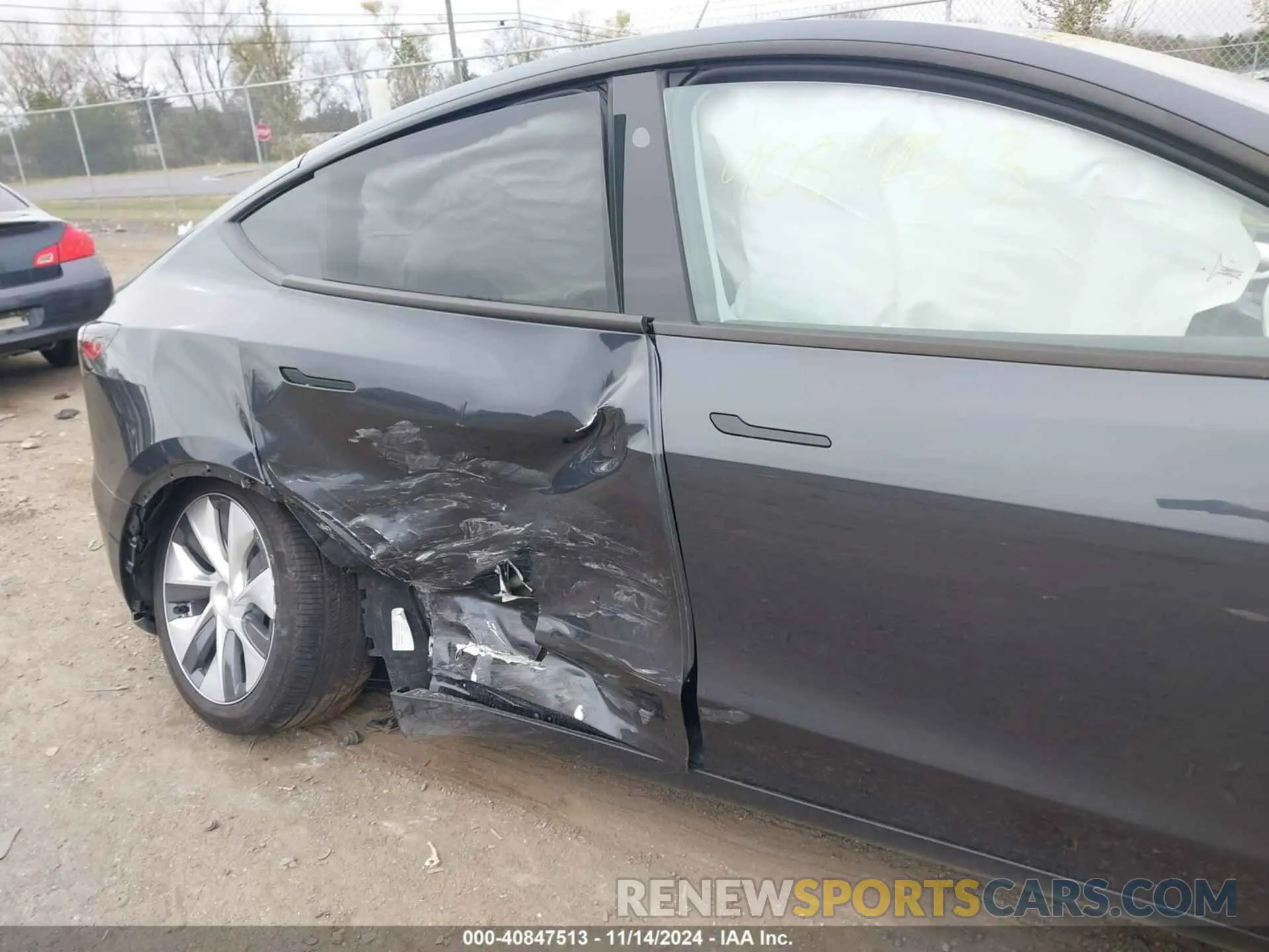6 Photograph of a damaged car 7SAYGDEE7RA263739 TESLA MODEL Y 2024