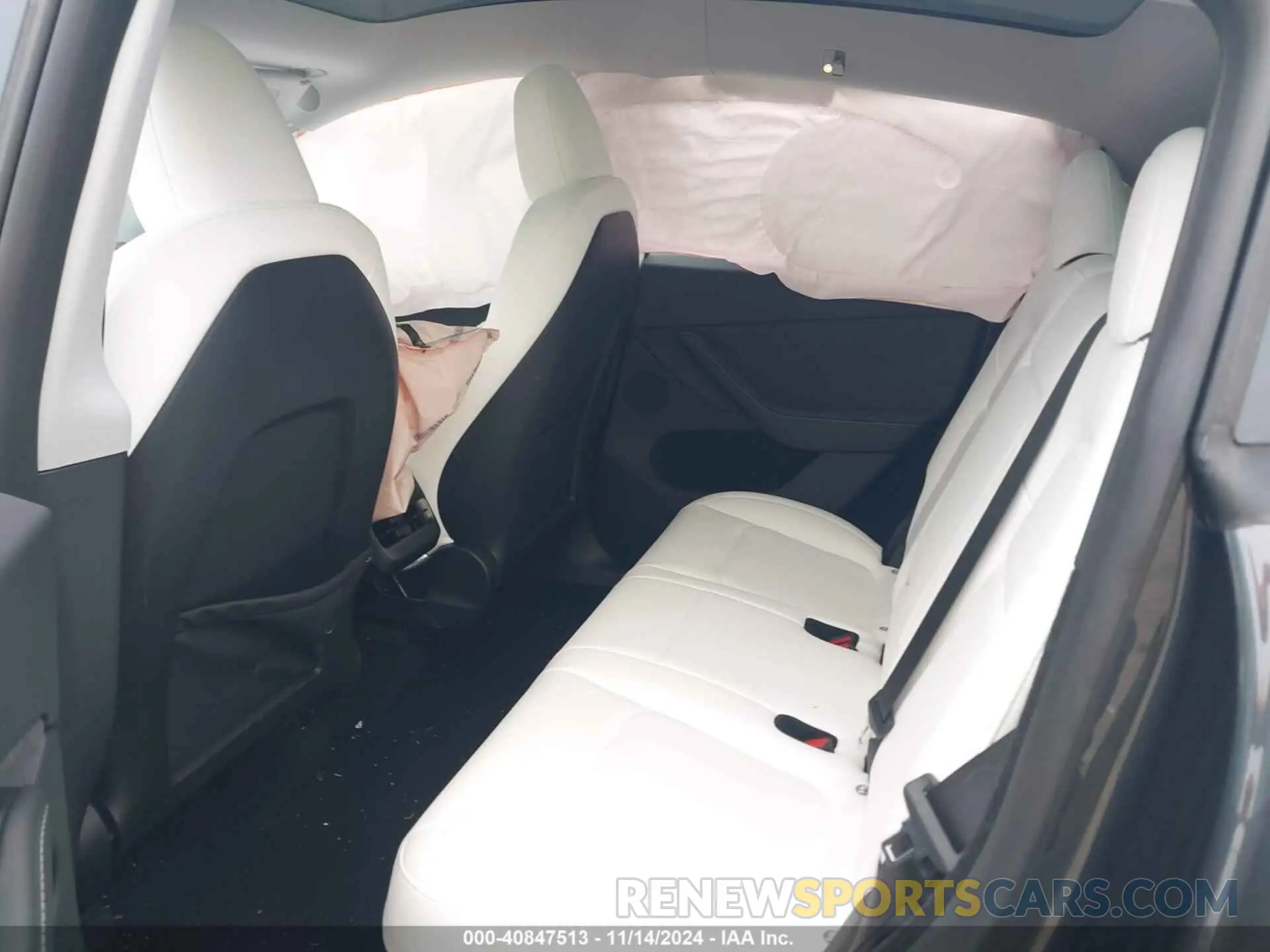 8 Photograph of a damaged car 7SAYGDEE7RA263739 TESLA MODEL Y 2024