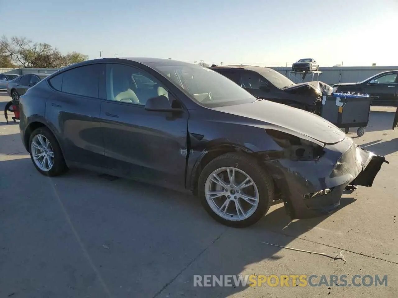 4 Photograph of a damaged car 7SAYGDEE7RA276099 TESLA MODEL Y 2024