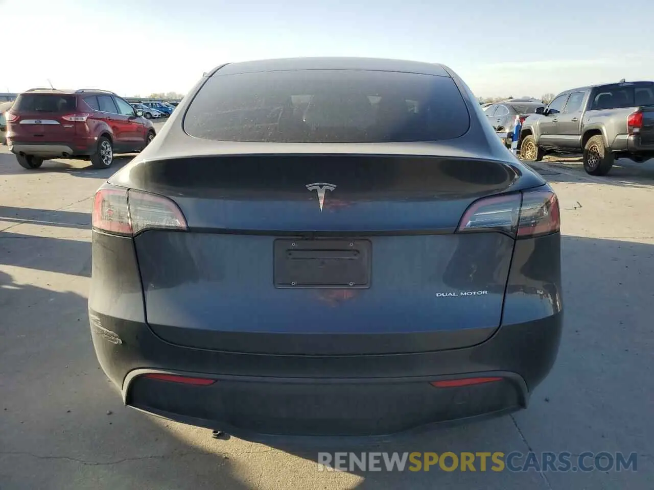 6 Photograph of a damaged car 7SAYGDEE7RA276099 TESLA MODEL Y 2024
