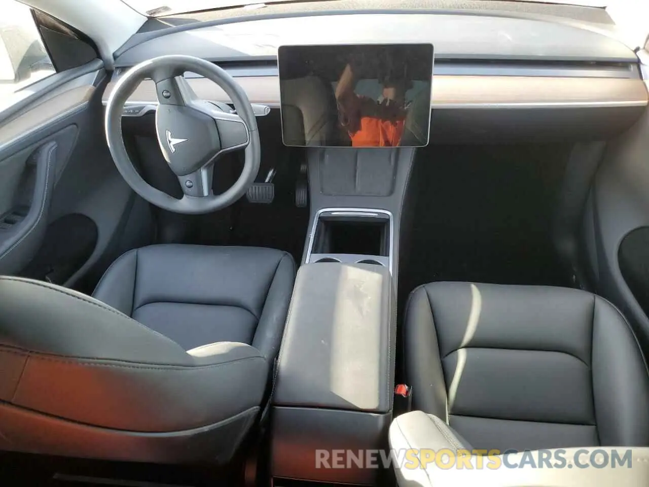 8 Photograph of a damaged car 7SAYGDEE7RA276099 TESLA MODEL Y 2024