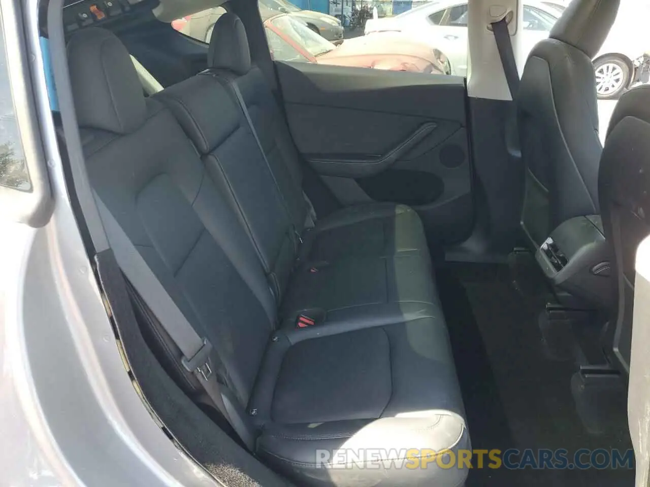 10 Photograph of a damaged car 7SAYGDEE7RA300580 TESLA MODEL Y 2024