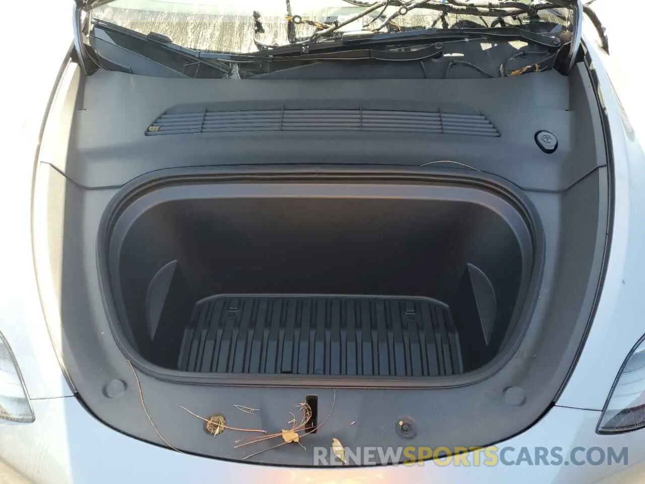11 Photograph of a damaged car 7SAYGDEE7RA300580 TESLA MODEL Y 2024
