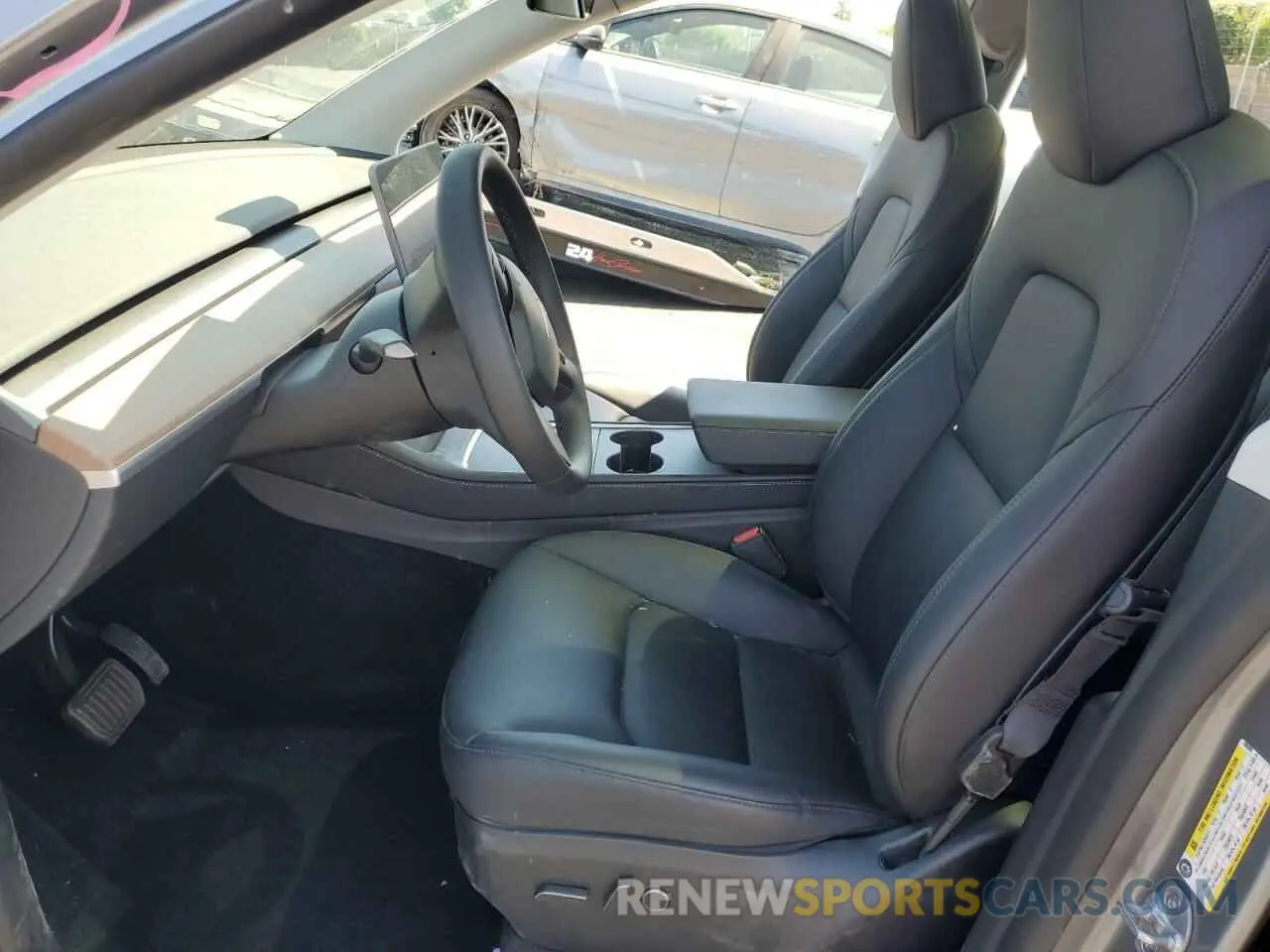 7 Photograph of a damaged car 7SAYGDEE7RA300580 TESLA MODEL Y 2024