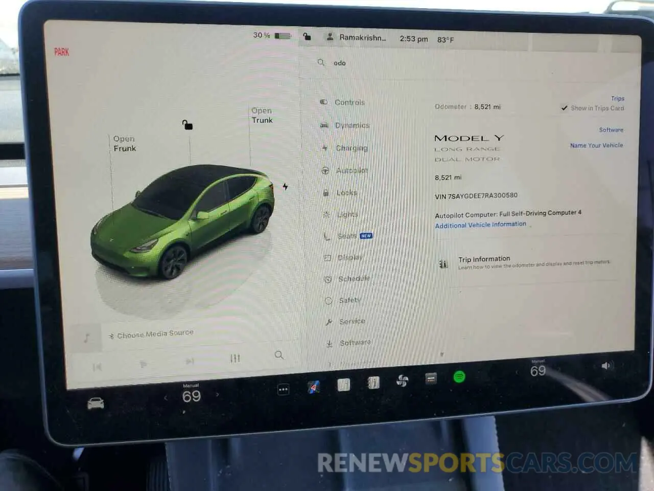 9 Photograph of a damaged car 7SAYGDEE7RA300580 TESLA MODEL Y 2024