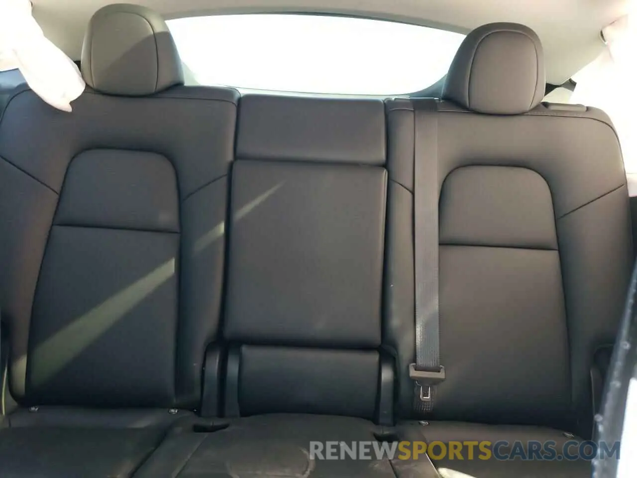 10 Photograph of a damaged car 7SAYGDEE7RA305455 TESLA MODEL Y 2024