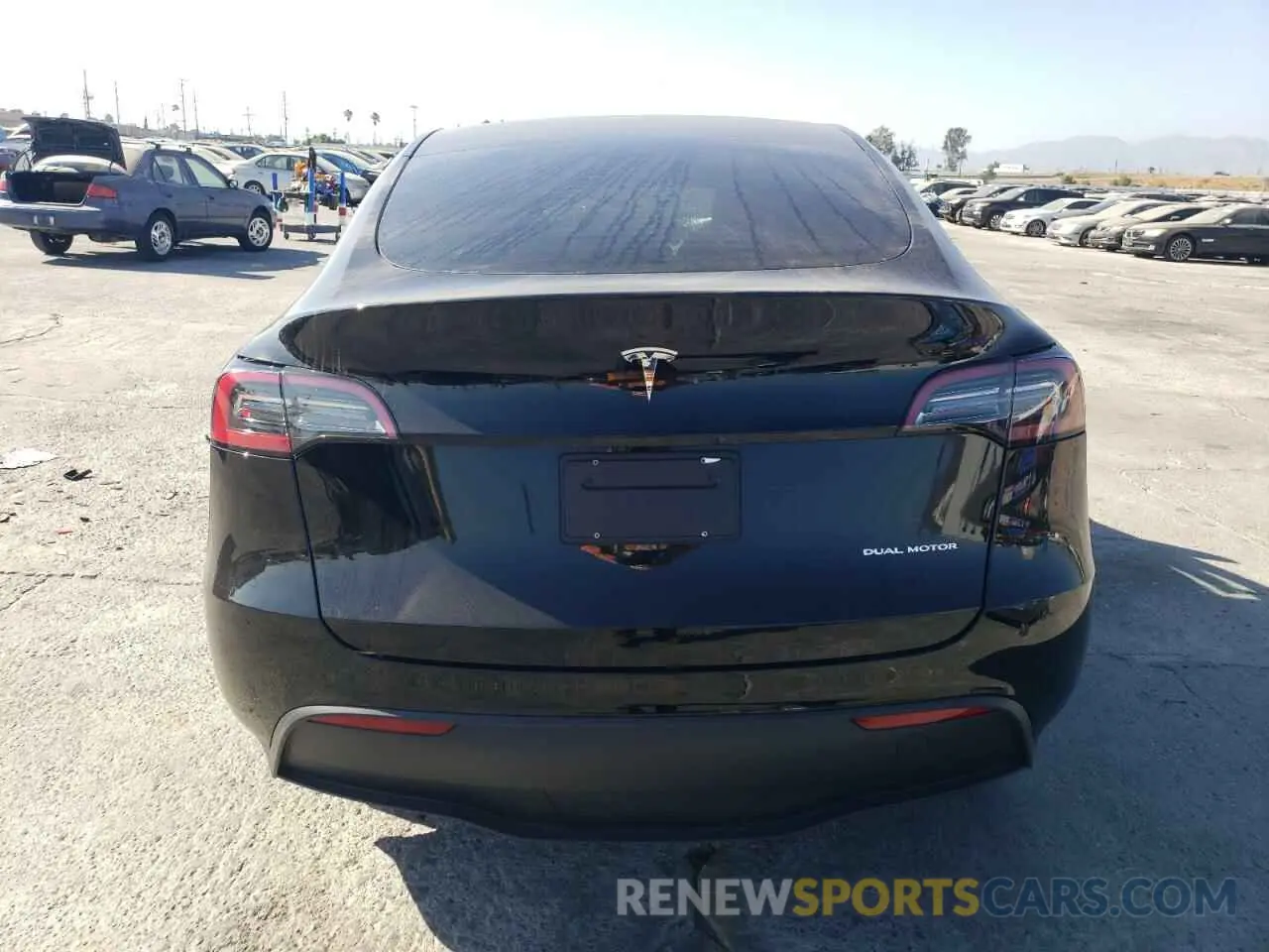 6 Photograph of a damaged car 7SAYGDEE7RA305455 TESLA MODEL Y 2024