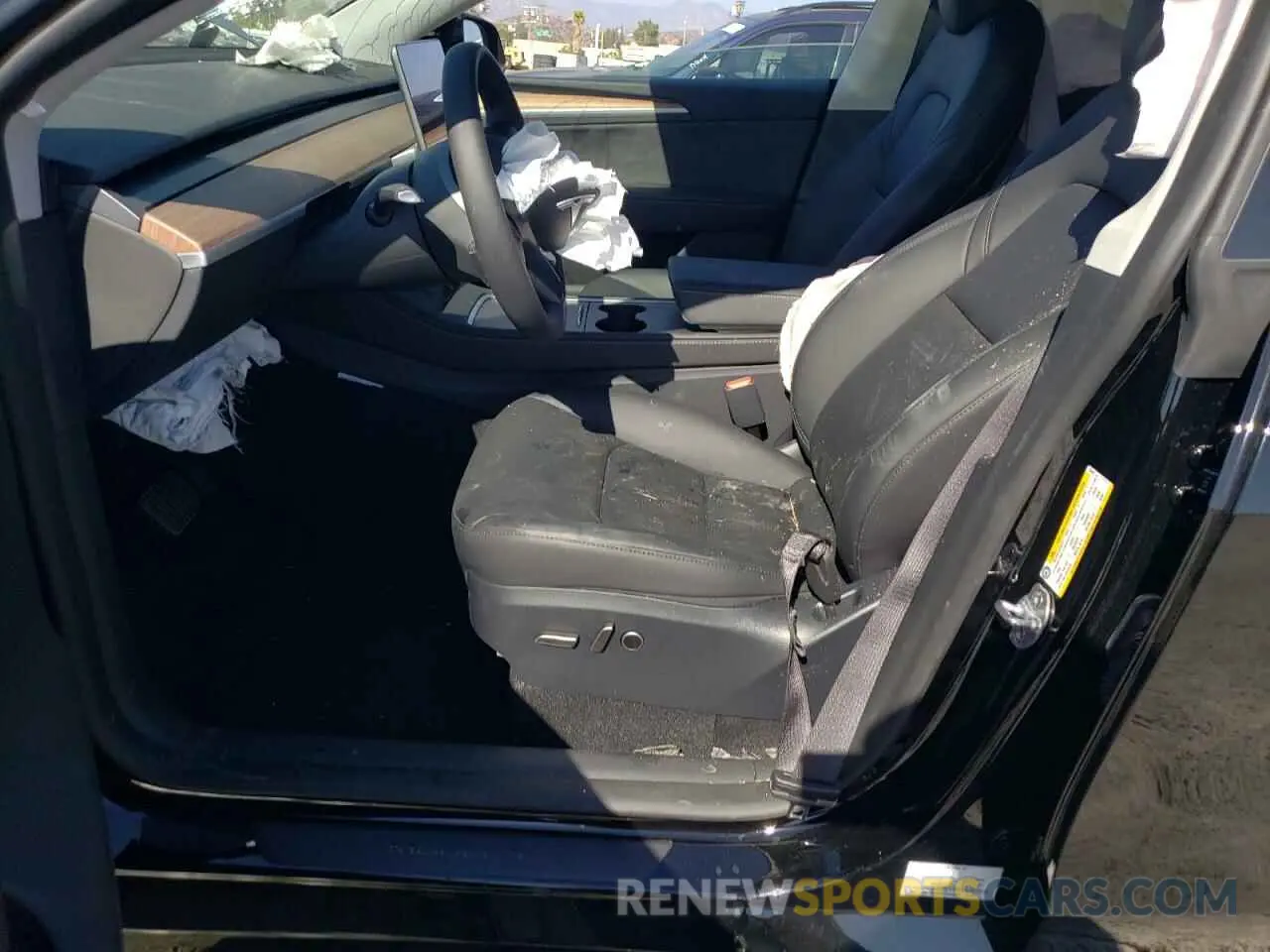 7 Photograph of a damaged car 7SAYGDEE7RA305455 TESLA MODEL Y 2024