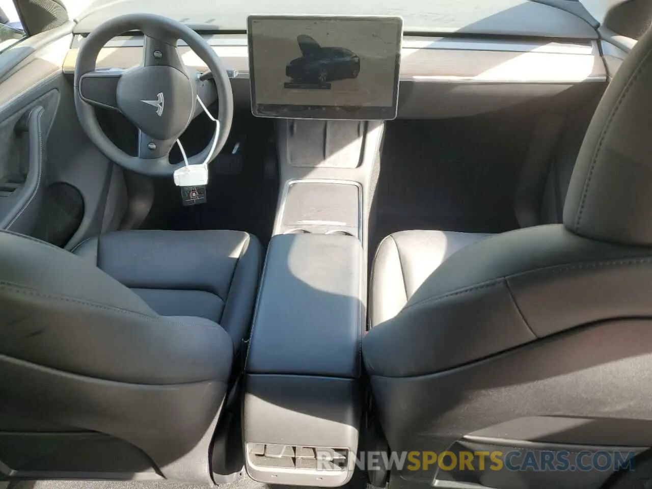 8 Photograph of a damaged car 7SAYGDEE7RA307013 TESLA MODEL Y 2024