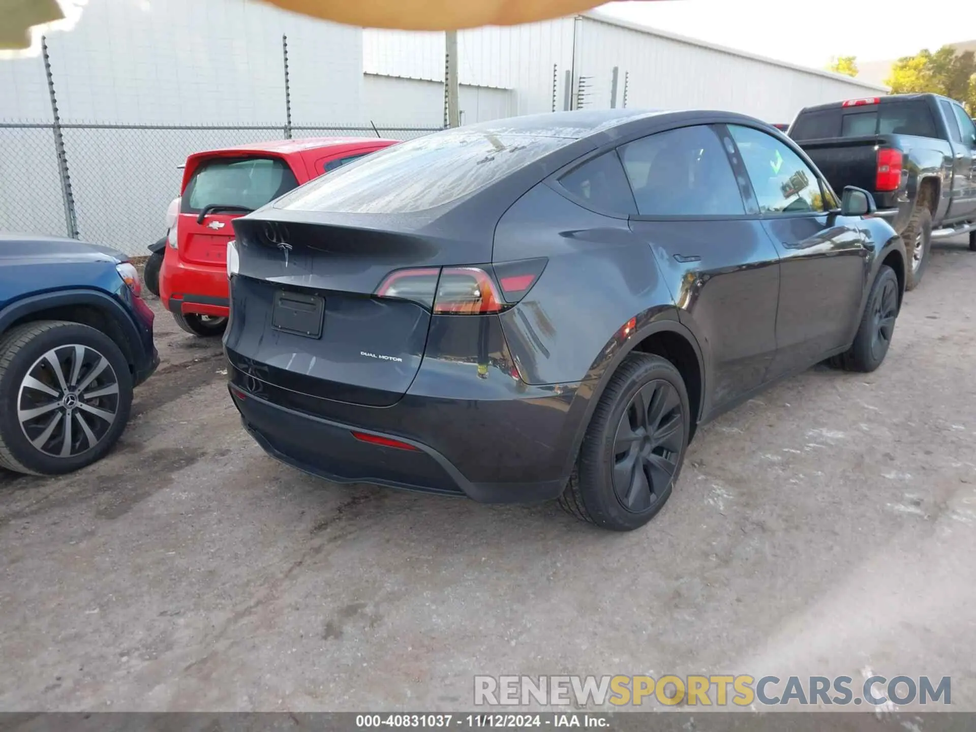 4 Photograph of a damaged car 7SAYGDEE7RA323941 TESLA MODEL Y 2024