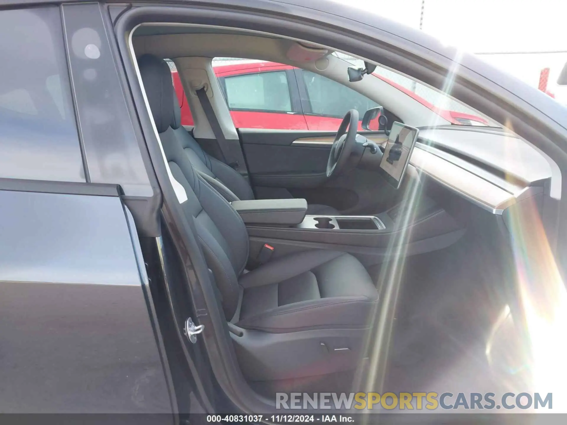 5 Photograph of a damaged car 7SAYGDEE7RA323941 TESLA MODEL Y 2024