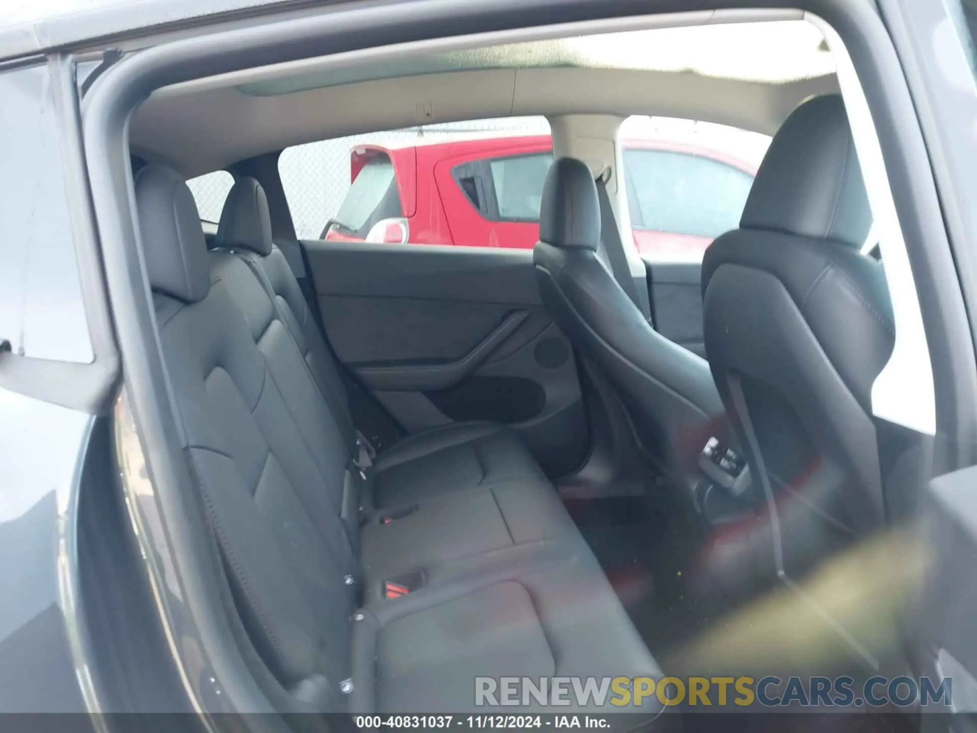 8 Photograph of a damaged car 7SAYGDEE7RA323941 TESLA MODEL Y 2024
