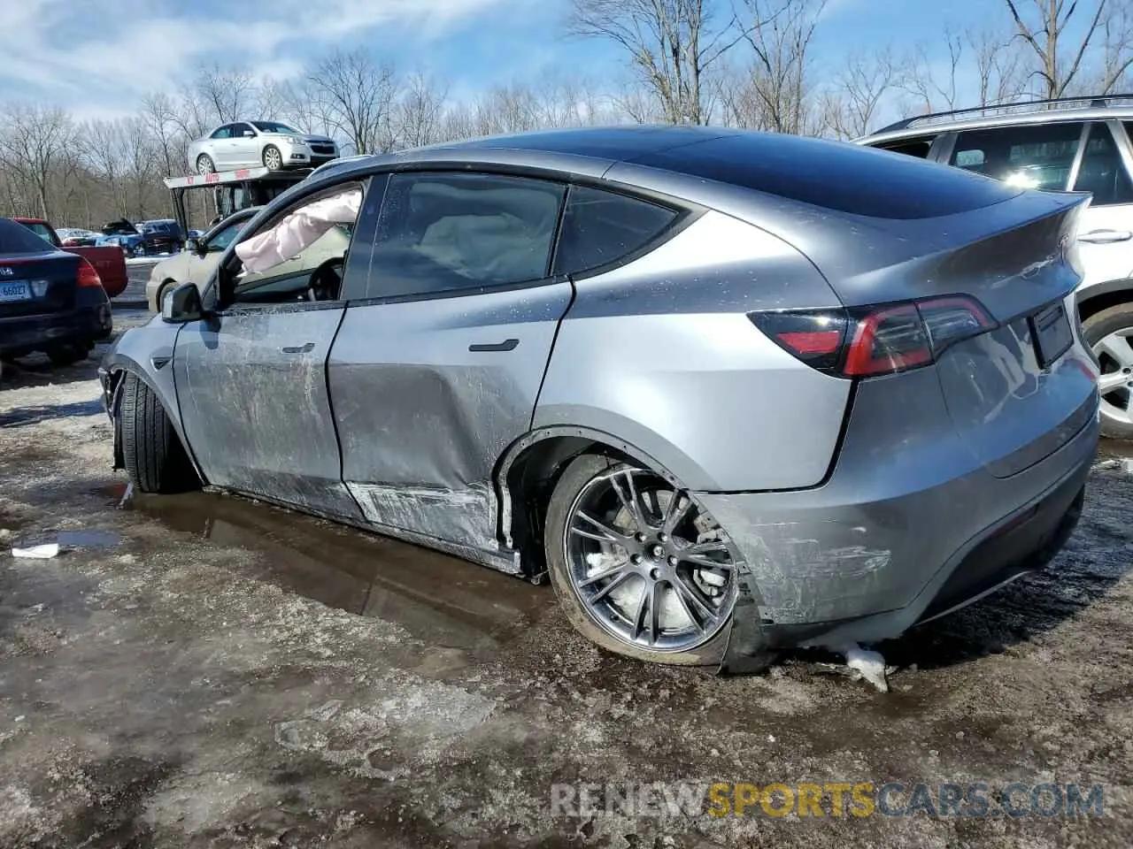 2 Photograph of a damaged car 7SAYGDEE7RA330095 TESLA MODEL Y 2024