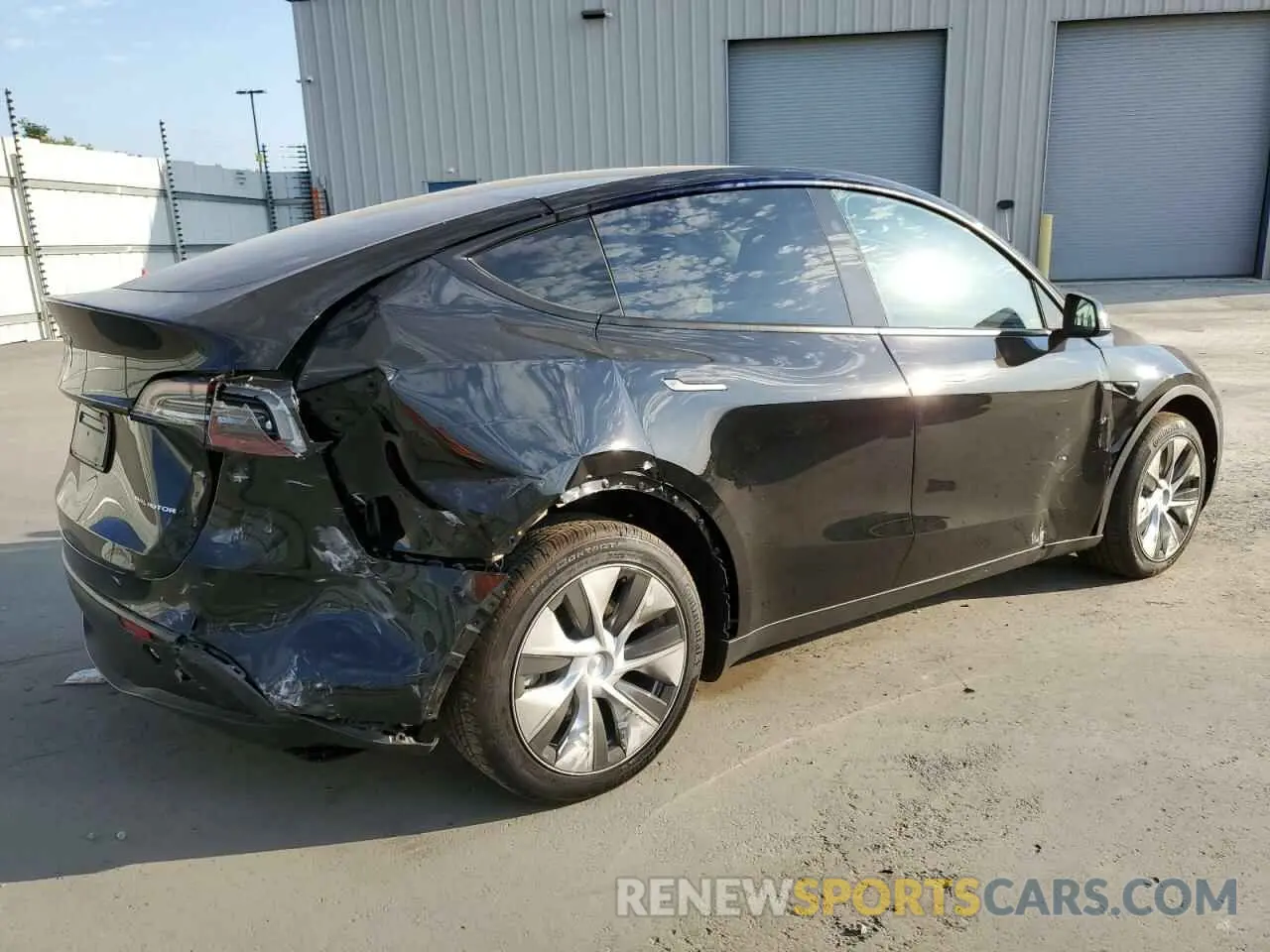 3 Photograph of a damaged car 7SAYGDEE7RF007992 TESLA MODEL Y 2024
