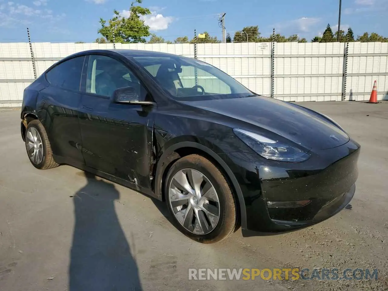 4 Photograph of a damaged car 7SAYGDEE7RF007992 TESLA MODEL Y 2024